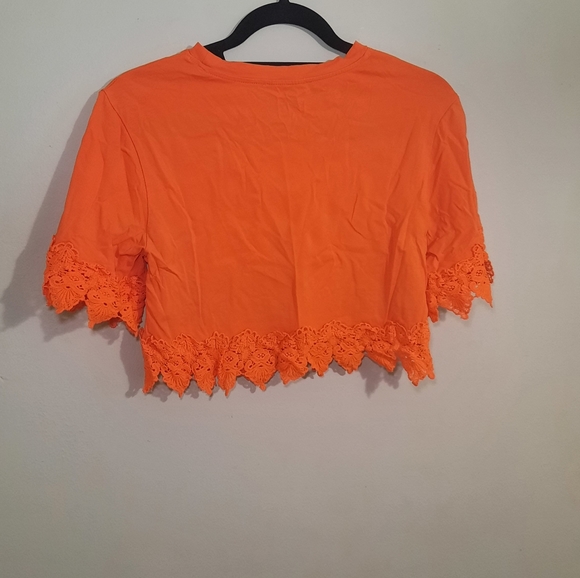 SHEIN: Orange Cropped Top with Crochet Details - Picture 3 of 5